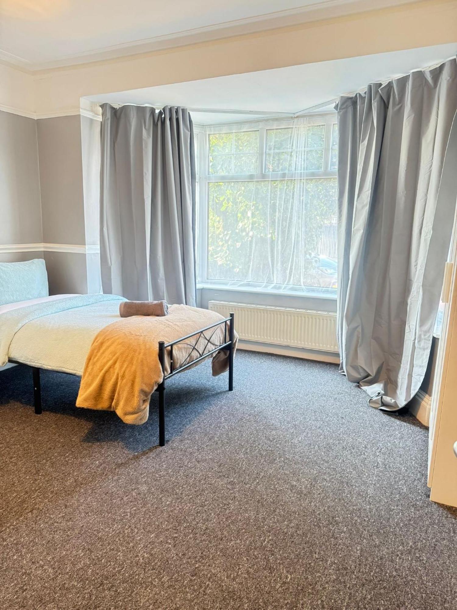 Shirley House 6, Guest House, Self Catering, Self Check In With Smart Locks, Use Of Fully Equipped Kitchen, Close To City Centre, Ideal For Longer Stays, Excellent Transport Links Southampton Extérieur photo