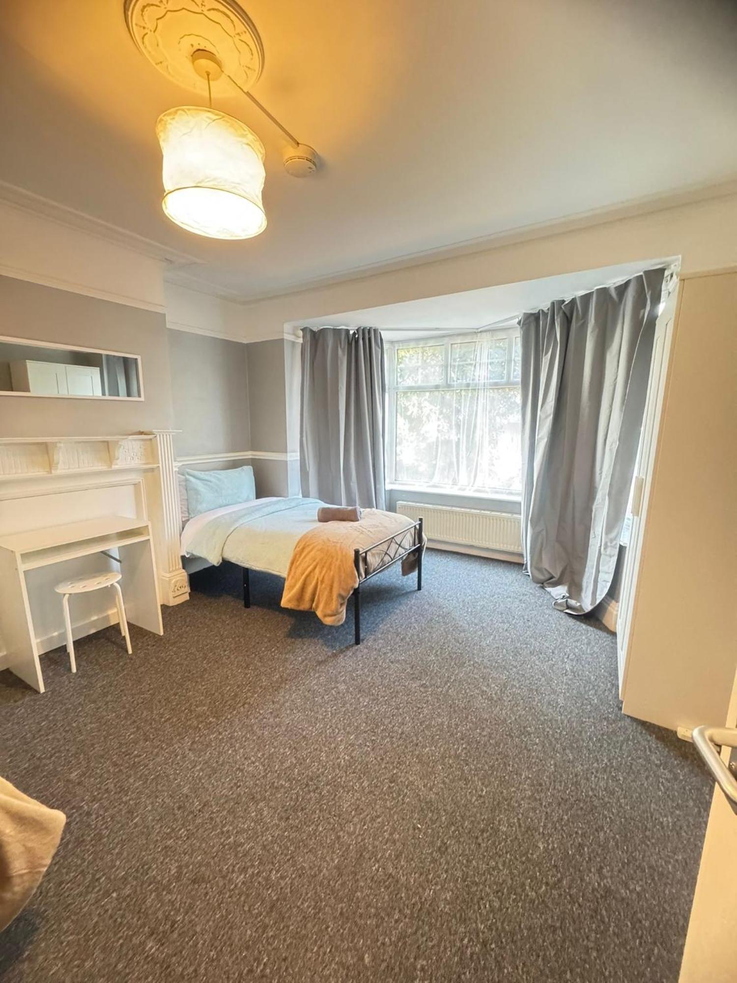 Shirley House 6, Guest House, Self Catering, Self Check In With Smart Locks, Use Of Fully Equipped Kitchen, Close To City Centre, Ideal For Longer Stays, Excellent Transport Links Southampton Extérieur photo